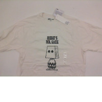 White T-shirt with Here's Mr. print. Sack