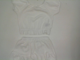White H&M children's suit: T-shirt and skirt White H&M children's suit: T-shirt and skirt