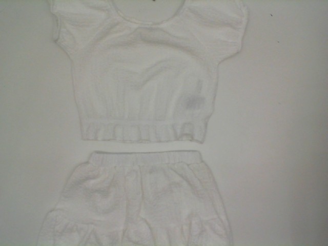 White H&M children's suit: T-shirt and skirt White H&M children's suit: T-shirt and skirt