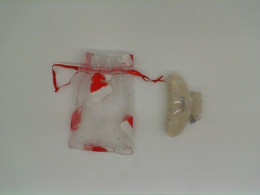 White hair clip with souvenir bag
