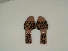 Tiger Shoes (Woman) Tiger Shoes (Woman)