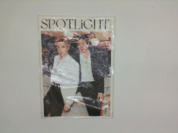 Magazine SPOTLIGHT CHINA CRUSH ON YOU ISSUE NO.032 COVER PEOPLE DEC 2022 with Gift Stickers Magazine SPOTLIGHT CHINA CRUSH ON YOU ISSUE NO.032 COVER PEOPLE DEC 2022 with Gift Stickers