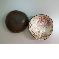 Decorative plates made of coconut, 2 pcs.