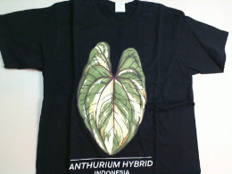 T-shirt black with green leaf T-shirt black with green leaf