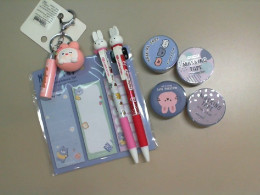 Gift set 2 pens, 1 keychain, 4 multi-colored adhesive tapes, 1 note paper Gift set 2 pens, 1 keychain, 4 multi-colored adhesive tapes, 1 note paper