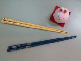 Set of hare stand for chopsticks + 2 sets of Chinese chopsticks