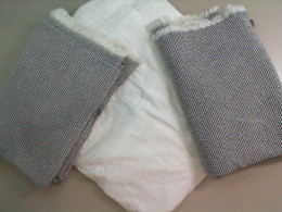 Bed linen set: 1 white sheet + 2 small gray blankets