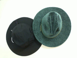 Set of 2 hats black + green Set of 2 hats black + green