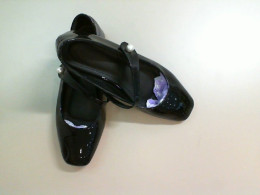 Women's patent leather shoes black