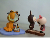 Set of 2 collectible figures