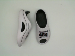White-black slippers with 404 print