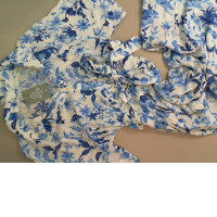 Shirt dress with a belt, white with blue flowers H&M Shirt dress with a belt, white with blue flowers H&M