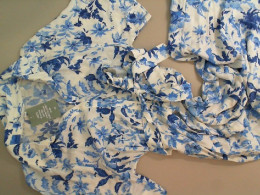 Shirt dress with a belt, white with blue flowers H&M Shirt dress with a belt, white with blue flowers H&M