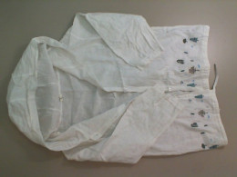 Women's shirt with a hood, white, buttoned Women's shirt with a hood, white, buttoned