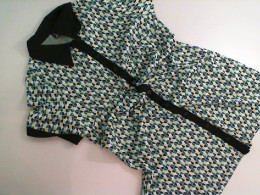 Short dress with buttons