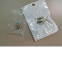 Set of 2 pairs of earrings, with blue stone