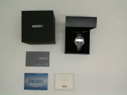 Watch SEIKO X AUTOMATIC DIVER'S 200M SERIAL 2D0061 complete with box, case, cleaning cloth and instruction manual