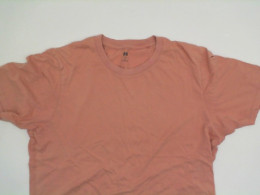 Light pink UNIQLO t-shirt size XL