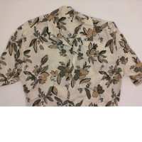 White UNIQLO shirt with leaf print size XL