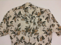 White UNIQLO shirt with leaf print size XL