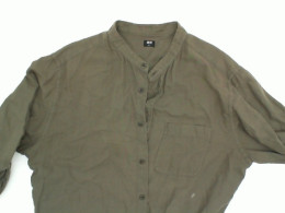 Dark green UNIQLO shirt size XL Dark green UNIQLO shirt size XL