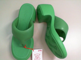 Women's shoes with thick heels, green