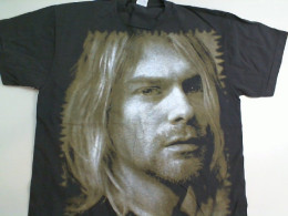 T-shirt Size L Kurt Cobain Grey T-shirt Size L Kurt Cobain Grey