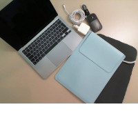 Set Macbook Air Model A2337 EMC3598 USED with Soft leather and soft fabric case with mouse and charging adapter