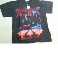 T-Shirt Metallica Size XL red letters