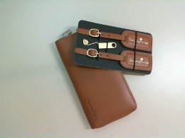 Brown zipper wallet with flash card insert + 2 Thailand Privilege keychains