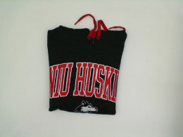 Black hoodie with HUSKY print