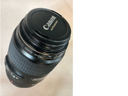 Canon EF 100mm F/2.8 Macro USM lens Canon EF 100mm F/2.8 Macro USM lens