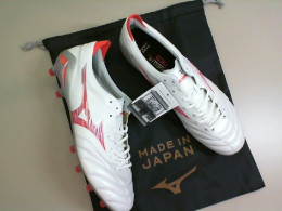Football boots, white with studded sole Made in Japan Football boots, white with studded sole Made in Japan