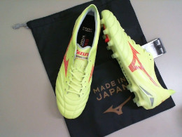 Football boots, green with studded sole Made in Japan Size 40 Football boots, green with studded sole Made in Japan Size 40
