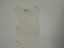 White ZARA t-shirt size XS White ZARA t-shirt size XS