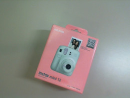 FujiFilm instax mini 12