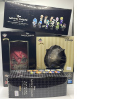 Gift set Twisted Wonderland of 2 plush toys and 2 Acrilyc stand sets Gift set Twisted Wonderland of 2 plush toys and 2 Acrilyc stand sets