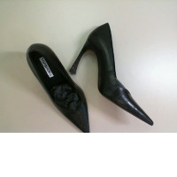Women's closed shoes, black with high heels