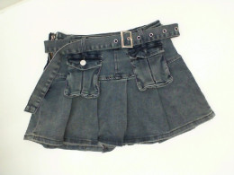 denim skirt with shaking legs