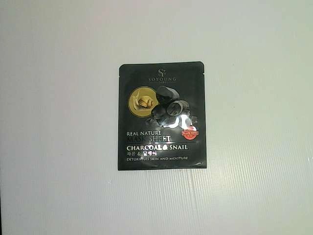 facial mask charcoal & snail facial mask charcoal & snail