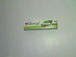 Dok Bua Ku toothpaste