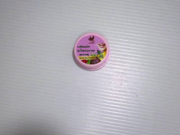 Herbal clove toothpaste Herbal clove toothpaste