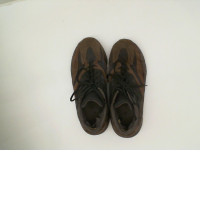 sports shoes  brown 
