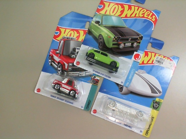 Set of 3 collectible cars Set of 3 collectible cars
