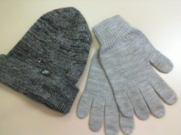 Set of winter hat + knitted gloves