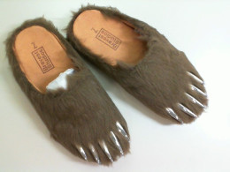 Men's closed slates with faux fur and claws Bravest Studios size 10