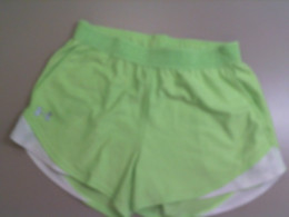 Sports shorts green
