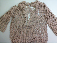 Knitted shoulder cape with ties Knitted shoulder cape with ties