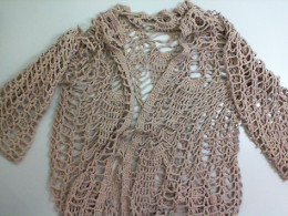 Knitted shoulder cape with ties