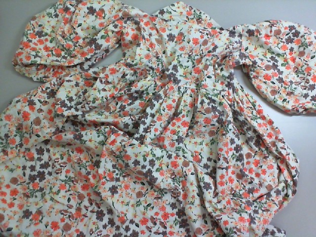 Dress with full skirt, orange Dress with full skirt, orange